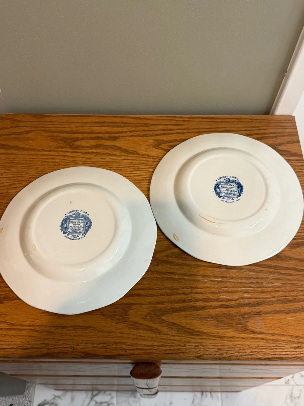 2 Liberty Blue Historic Colonial Scenes Independence Hall 9.75” Dinner Plates